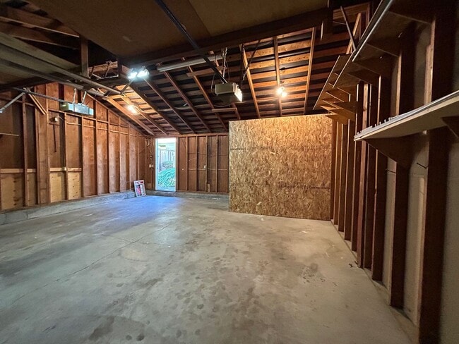 Building Photo - Serene 2 Bed, 2 Bath Updated Hidden Gem!