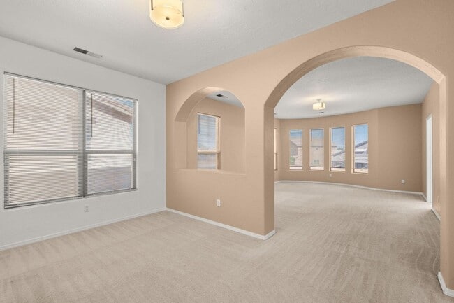 Building Photo - large happy 4+br home