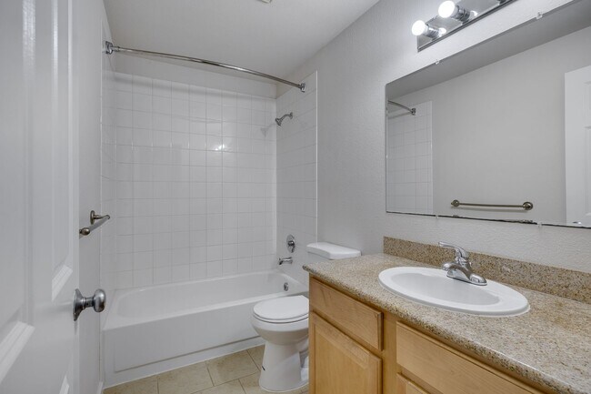 Building Photo - 2 bed, 2 Bath in Bothell! Utilities Included!