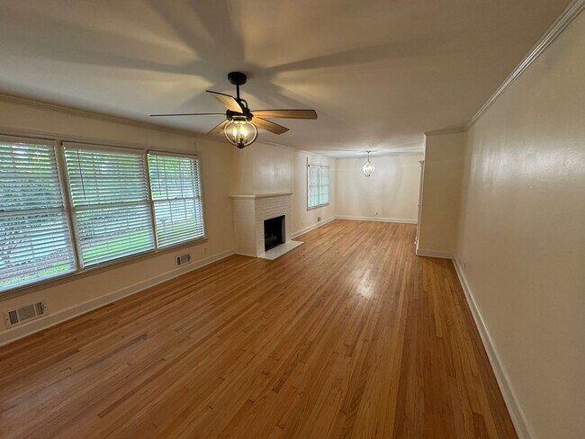 Building Photo - 828 Forest Ridge Dr W