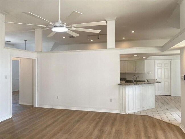 Building Photo - 1373 Fairfield Dr