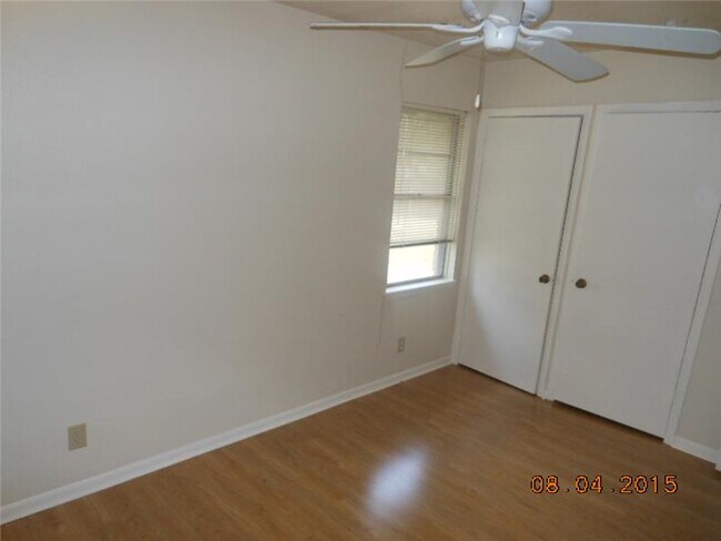 Building Photo - 1005 Cedar Dr