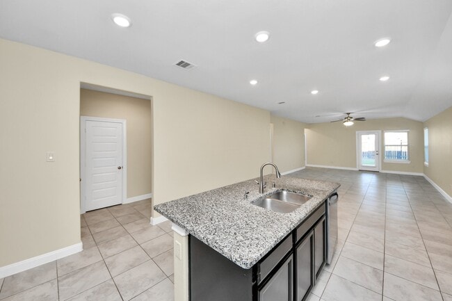 Building Photo - 24654 Greenwood Bay Dr