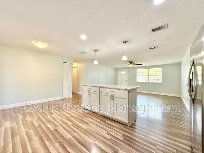 Building Photo - 1529 Culverhouse Dr