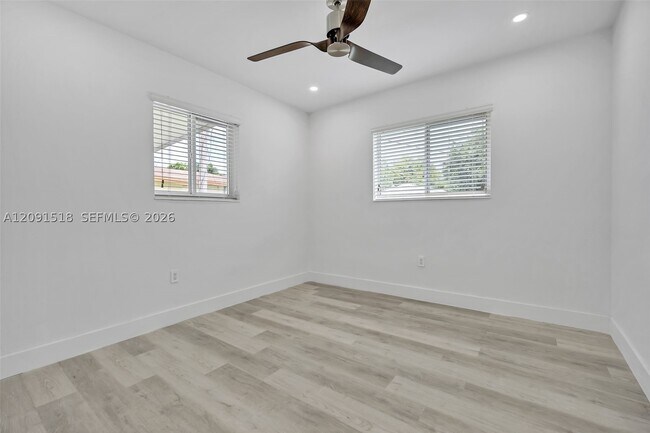 Building Photo - 1401 NE 152nd St