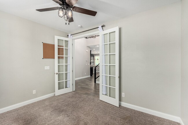 Building Photo - Southern Highlands Home with Loft & Patio!