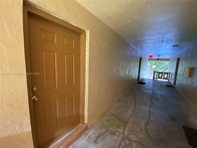 Building Photo - 2607 NW 39th Terrace