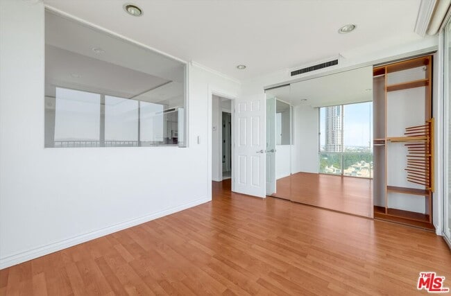 Building Photo - 2170 W Century Dr