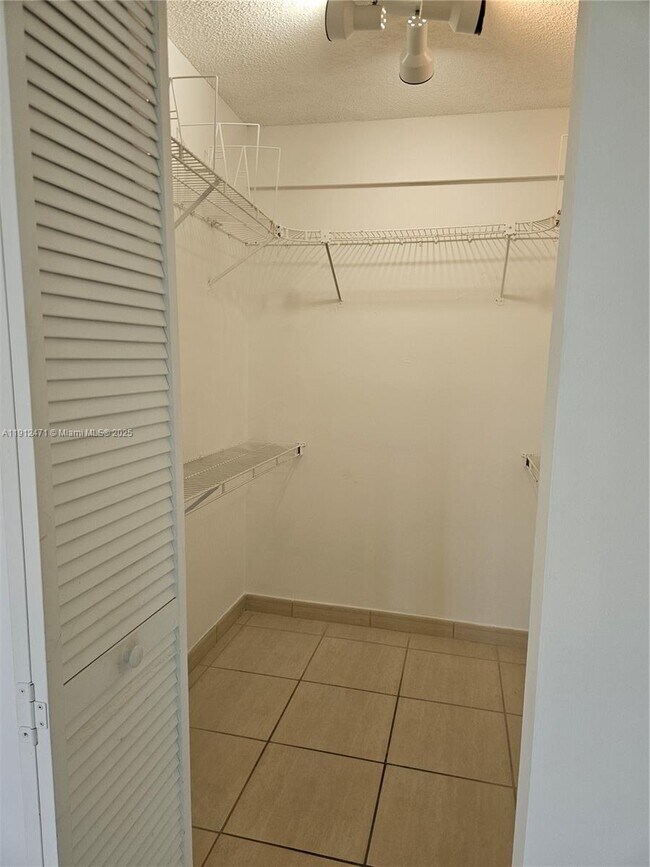 Building Photo - 563 NW 98th Ct