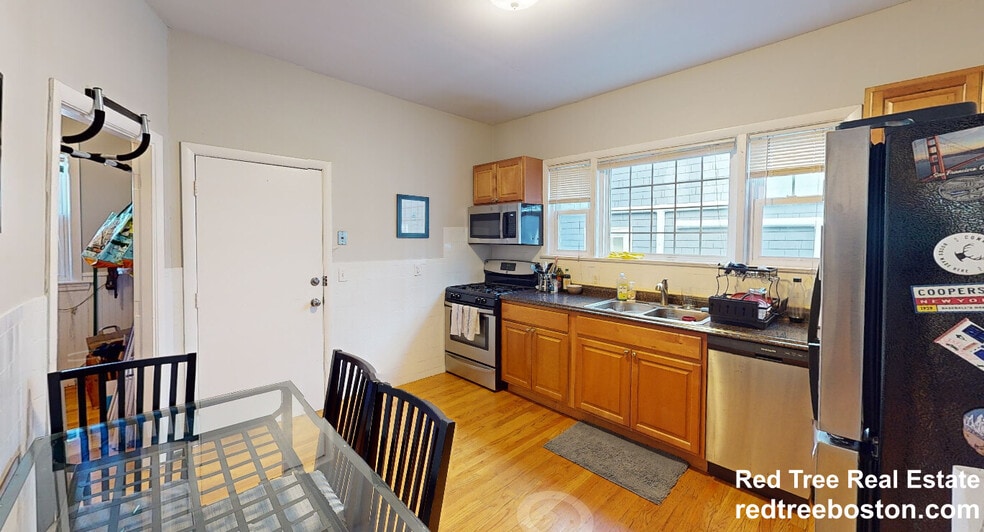 Building Photo - 23 Tufts St