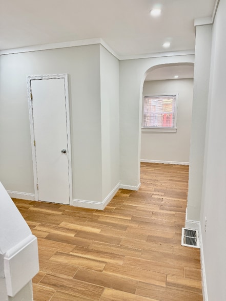 Building Photo - 2606 E Madison St