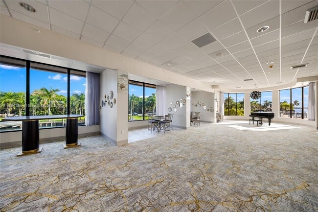 Building Photo - 1800 NE 114th St