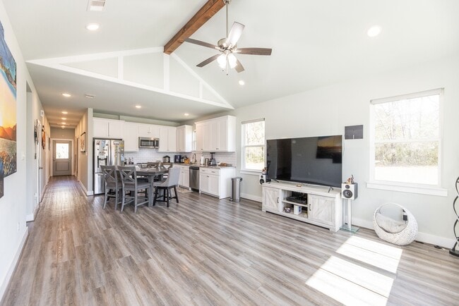 Building Photo - 9 Drywood Ln