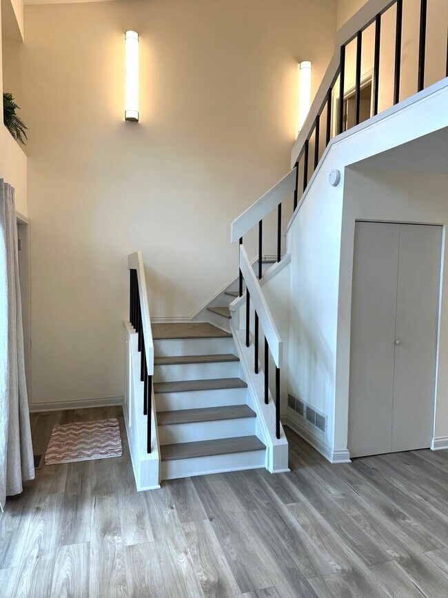 Building Photo - 615 Verde Dr
