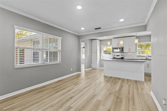 Building Photo - 2302 S Thixton Ct