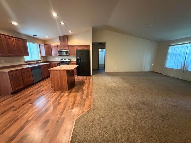 Building Photo - Now renting 3 bedroom House