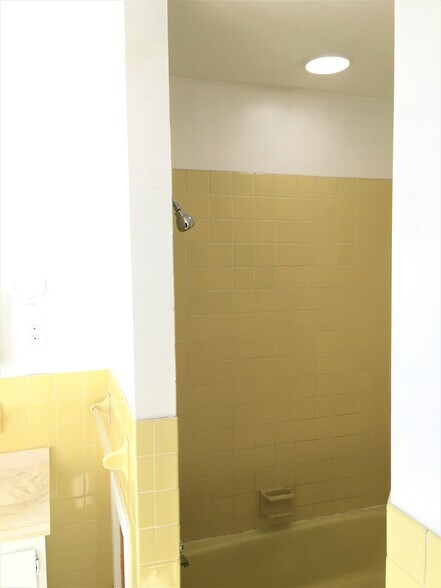 Building Photo - 25 W Boscawen St