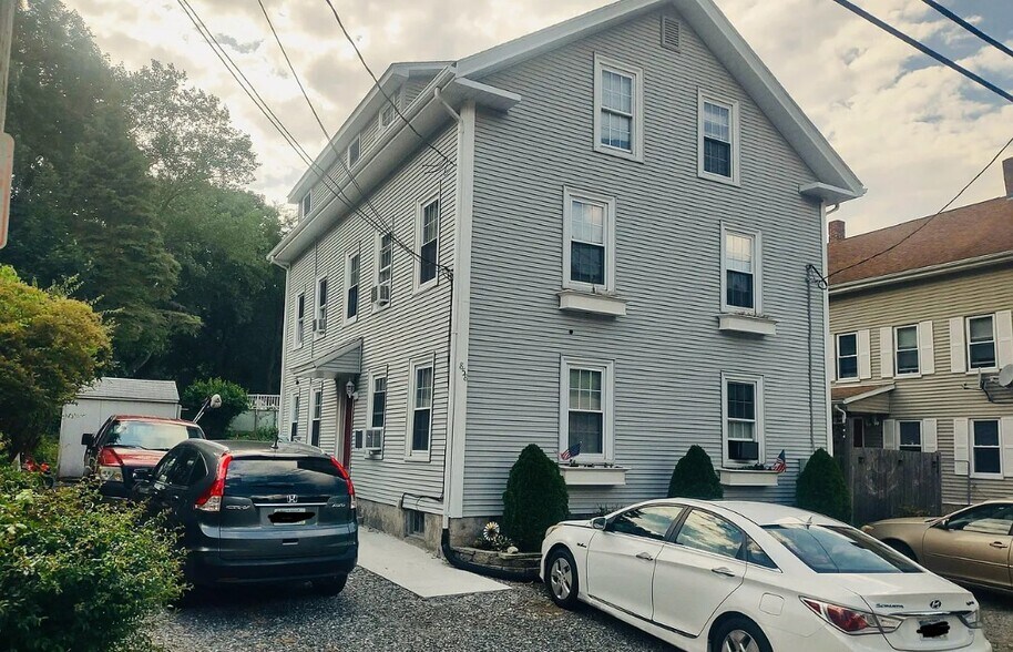 Building Photo - 858 Lower River Rd