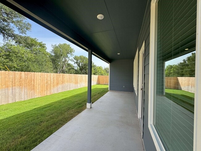 Building Photo - 203 Heritage Grv