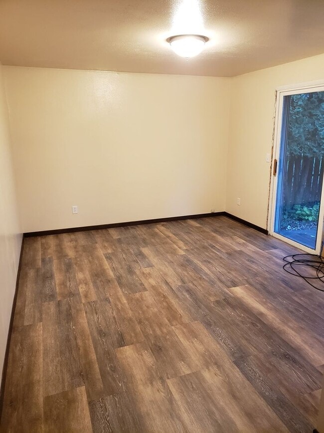 Building Photo - Beautiful 3 bedroom 2 bath Single Family H...