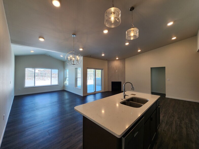 Building Photo - 812 7th St SW