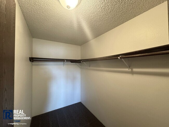 Building Photo - Charming 2 Bedroom! Stunning Views!