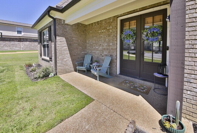 Building Photo - Luxurious 5 bedroom home in Atoka has it all!