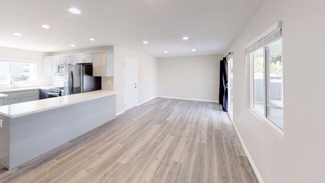 Building Photo - 5BD/2BA with Garage! (Lease out, pending s...