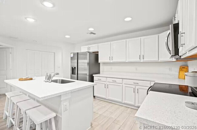 Building Photo - 565 Lilac Ct