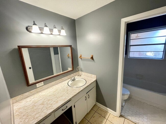 Building Photo - Spacious 4 bed 2 bath home for rent in Pearl!