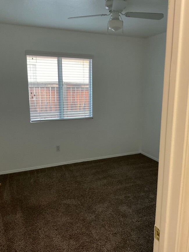 Building Photo - 3 bedroom 2 bath in Moreno Valley