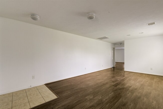 Building Photo - 834 Sweet Flower Dr