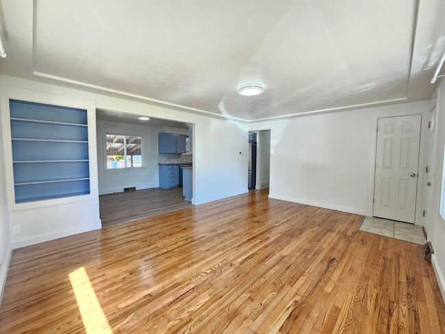 Building Photo - $1,995 - 4 Bed / 1 Bath Home with Fully Fe...