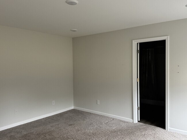 Building Photo - 424 Kohn Dr