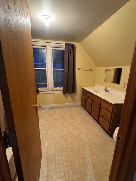 Building Photo - 201 N Summit St