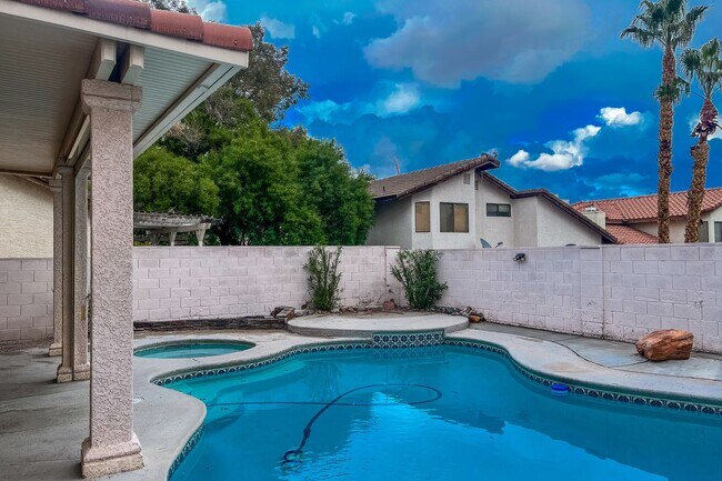 Building Photo - Modern Comfort with Pool & Spa in The Lakes – Solar Equipped Home