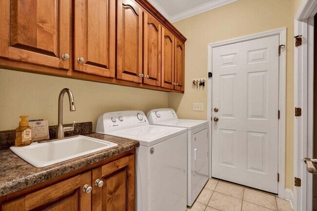 Building Photo - 1865 Weston Pl NW