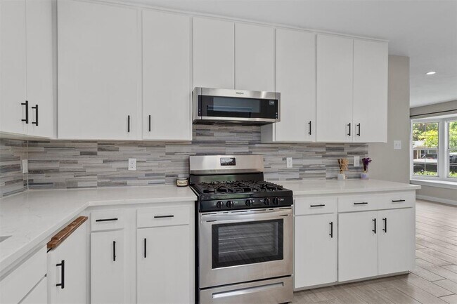 Building Photo - 7707 Robalo Rd