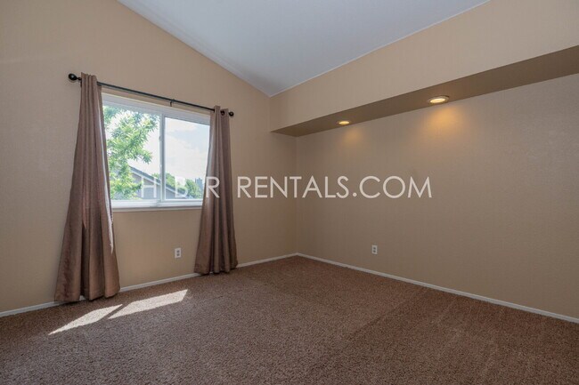 Building Photo - Charming Corner Haven: 3BR/2.5BA with Modern Upgrades in Tracy, CA