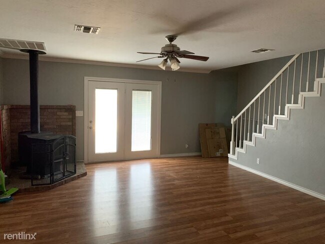 Building Photo - 4 br, 3 bath House - 115 G St
