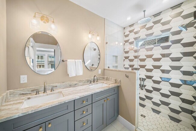 Building Photo - Fully Furnished | Asheville Area | 3–12 Month Leases Available