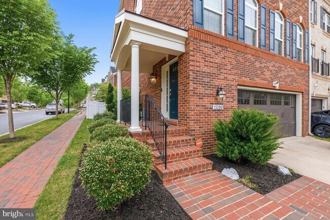 Building Photo - 15200 Richard Bowie Ln