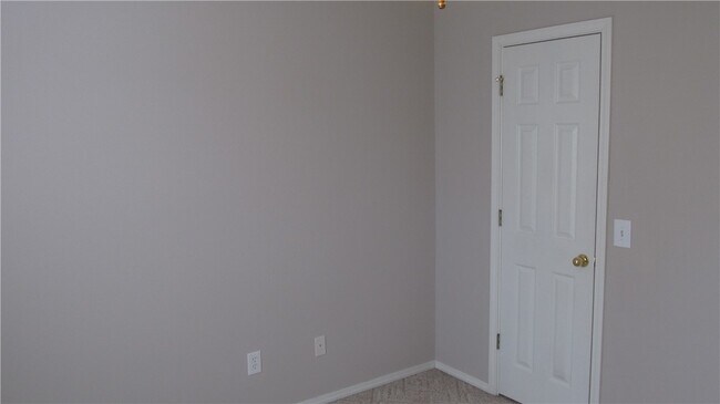 Building Photo - 1902 SW Spruce Rd