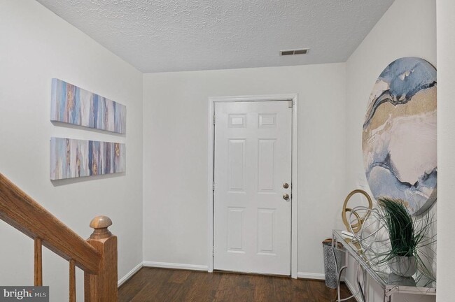 Building Photo - 16140 Edenwood Dr
