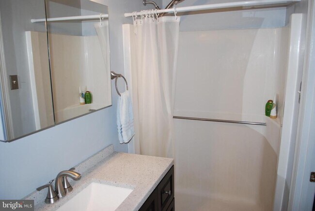 Building Photo - 290 Lawndale Ave