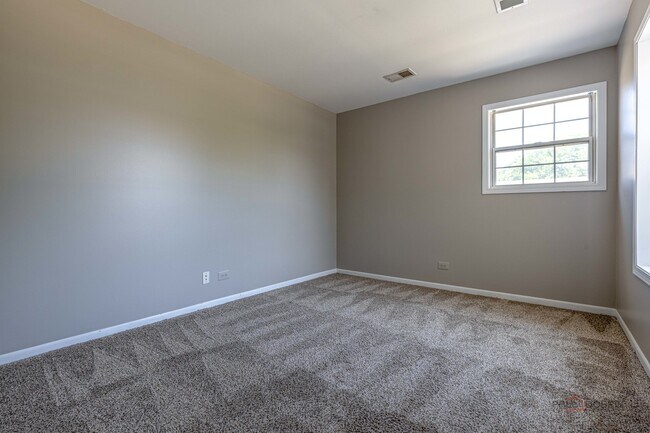 Building Photo - 2847 Heatherwood Dr