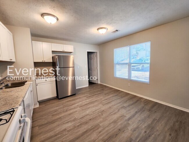 Building Photo - 3 Bed, 2 Bath Home with Fenced Yard / Pet-Friendly / Coming Soon!