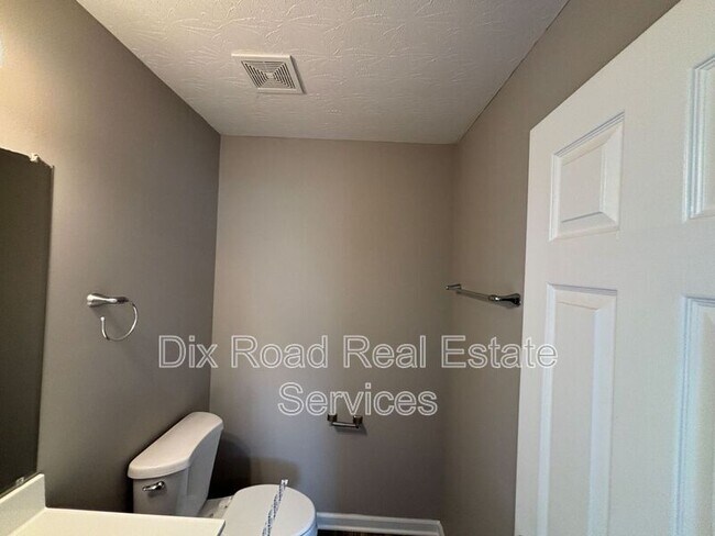 Building Photo - 209 Wexford Dr