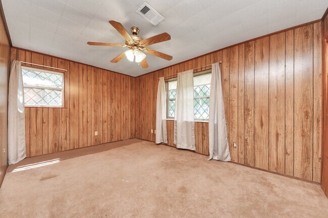 Building Photo - 535 Pampa St