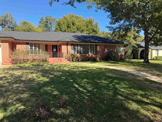 Primary Photo - 2208 Avondale St